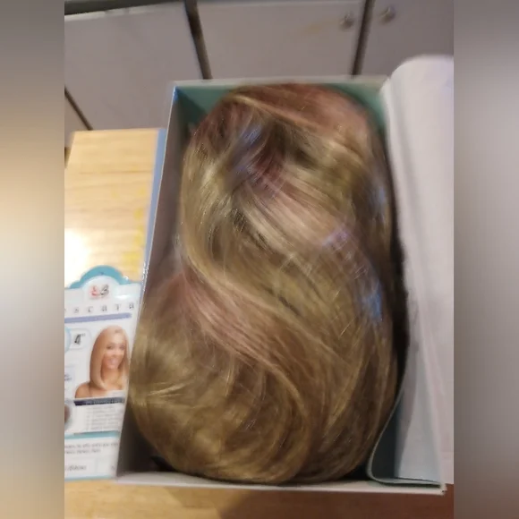 Bobbi Boss Escara Lightweight Synthetic Wig with 4" Lace Deep Part-B360 Athena. - Picture 6 of 11